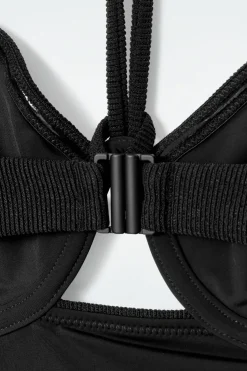 GERIPPTER NECKHOLDER-BADEANZUG MIT BÜGELN