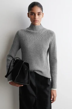 GERIPPTER WOLLPULLOVER MIT KRAGEN
