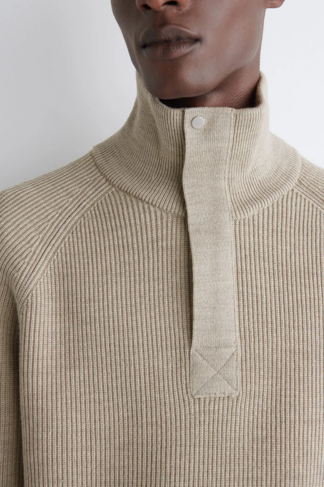GERIPPTER WOLLPULLOVER MIT KURZEM REISSVERSCHLUSS