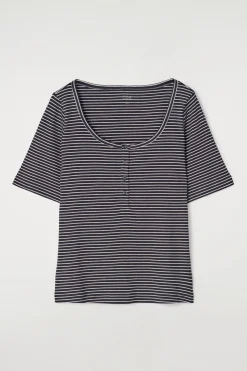 GERIPPTES HENLEY-T-SHIRT