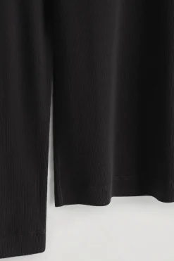GERIPPTES LANGARMSHIRT AUS JERSEY