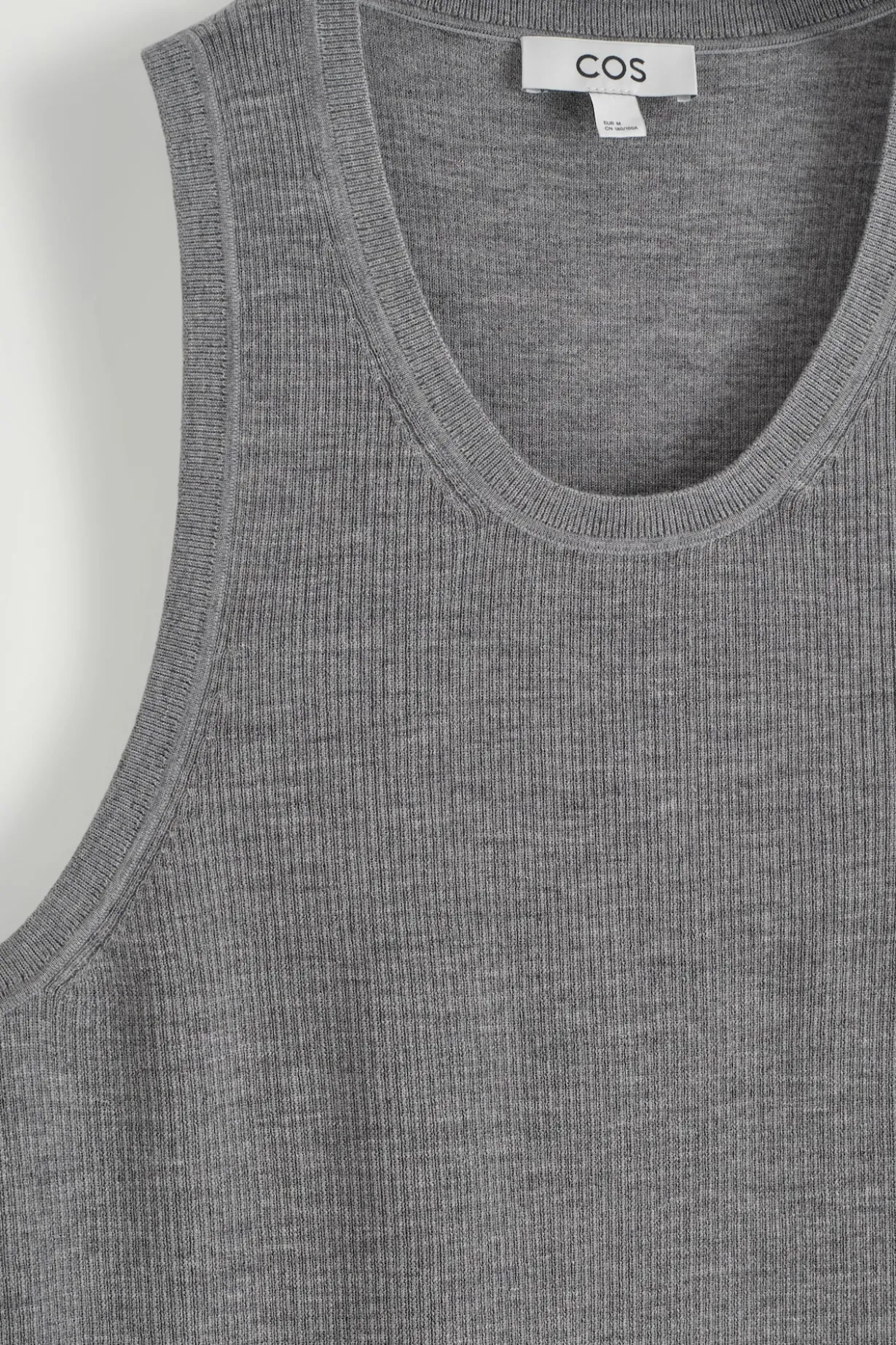 GERIPPTES STRICK-TANKTOP AUS MERINOWOLLE
