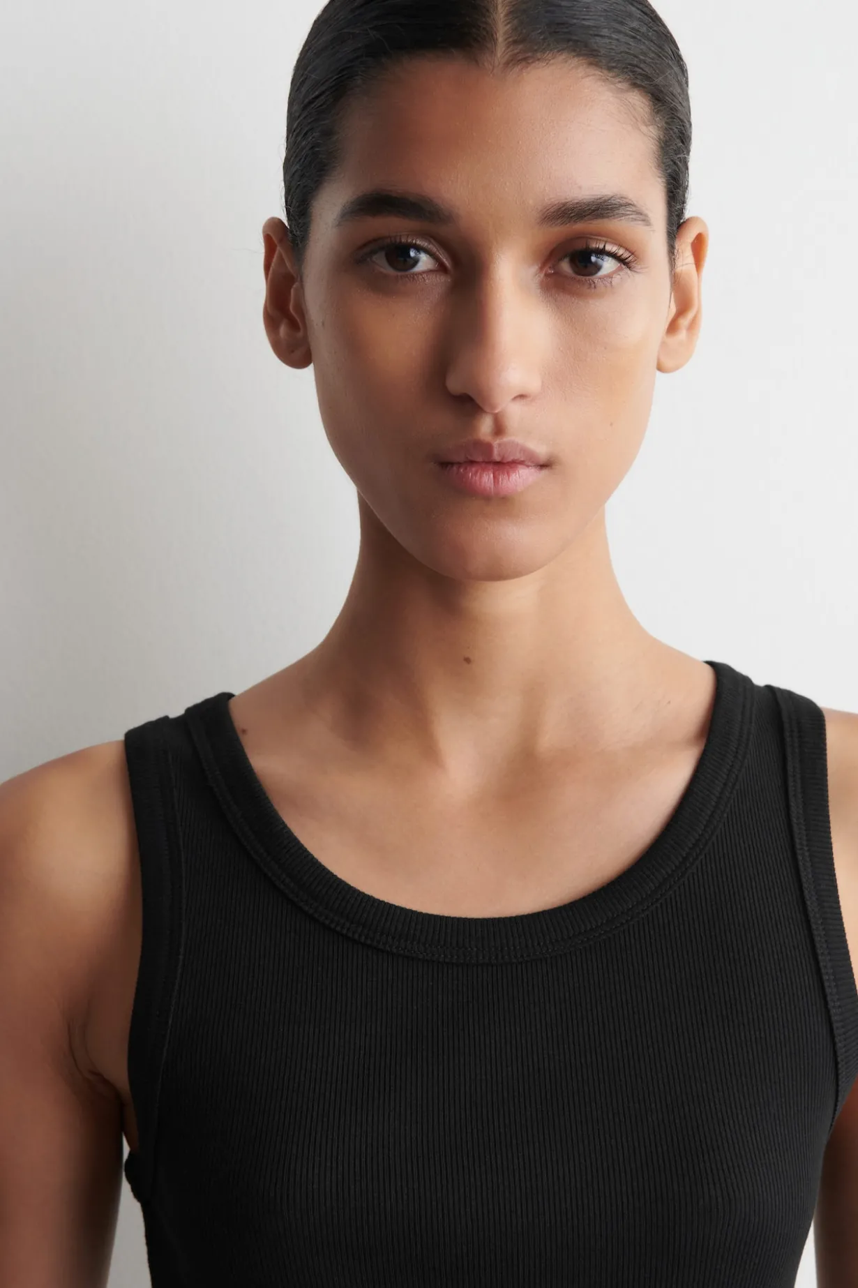 GERIPPTES TANKTOP AUS BAUMWOLLE