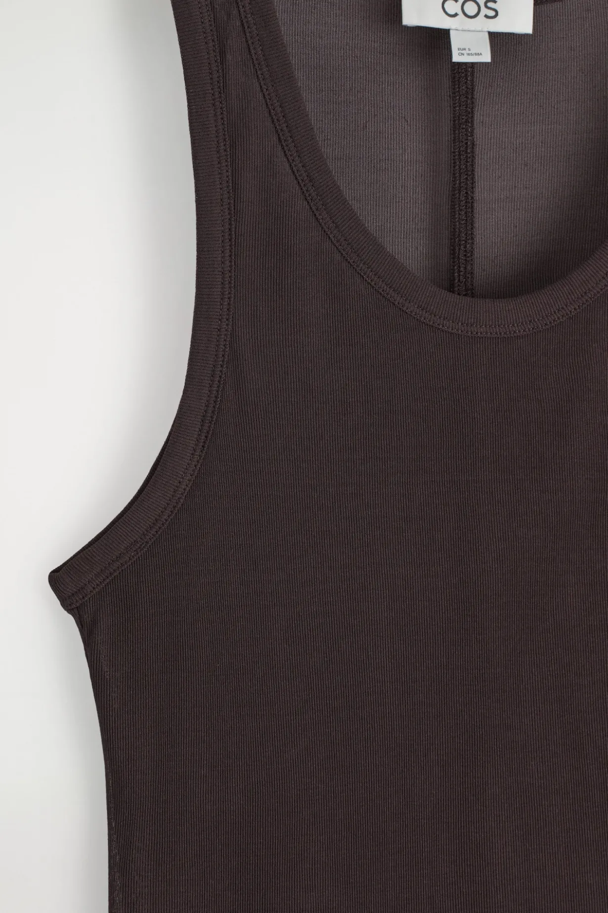 GERIPPTES TANKTOP AUS SEIDE