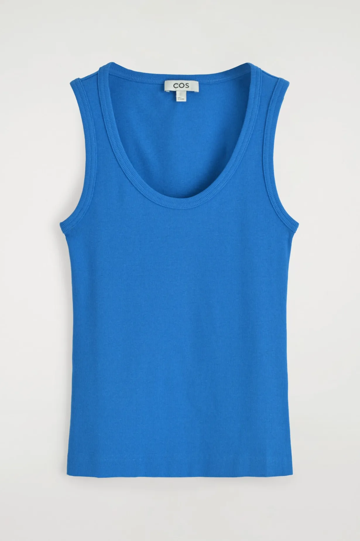 GERIPPTES TANKTOP MIT TIEFEM AUSSCHNITT