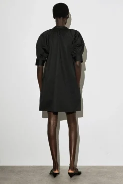 GESMOKTES HEMDKLEID MIT PUFFÄRMELN