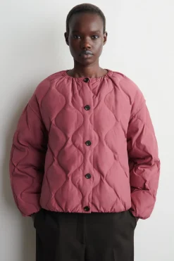 GESTEPPTE DAUNENJACKE MIT RAFFUNGEN