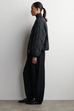 GESTEPPTE DAUNENJACKE MIT RAFFUNGEN