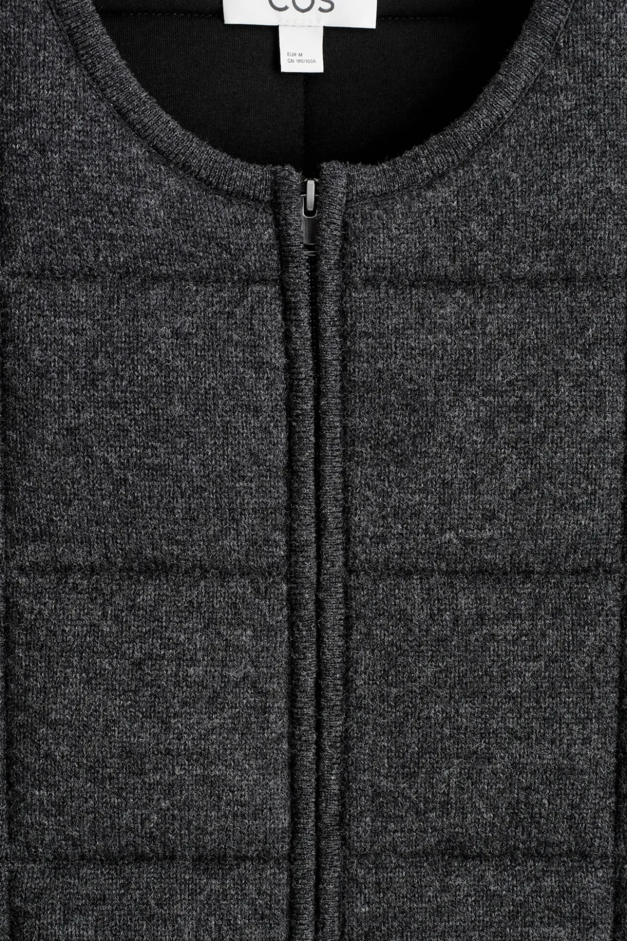 GESTEPPTE STRICKWESTE AUS MERINOWOLLE