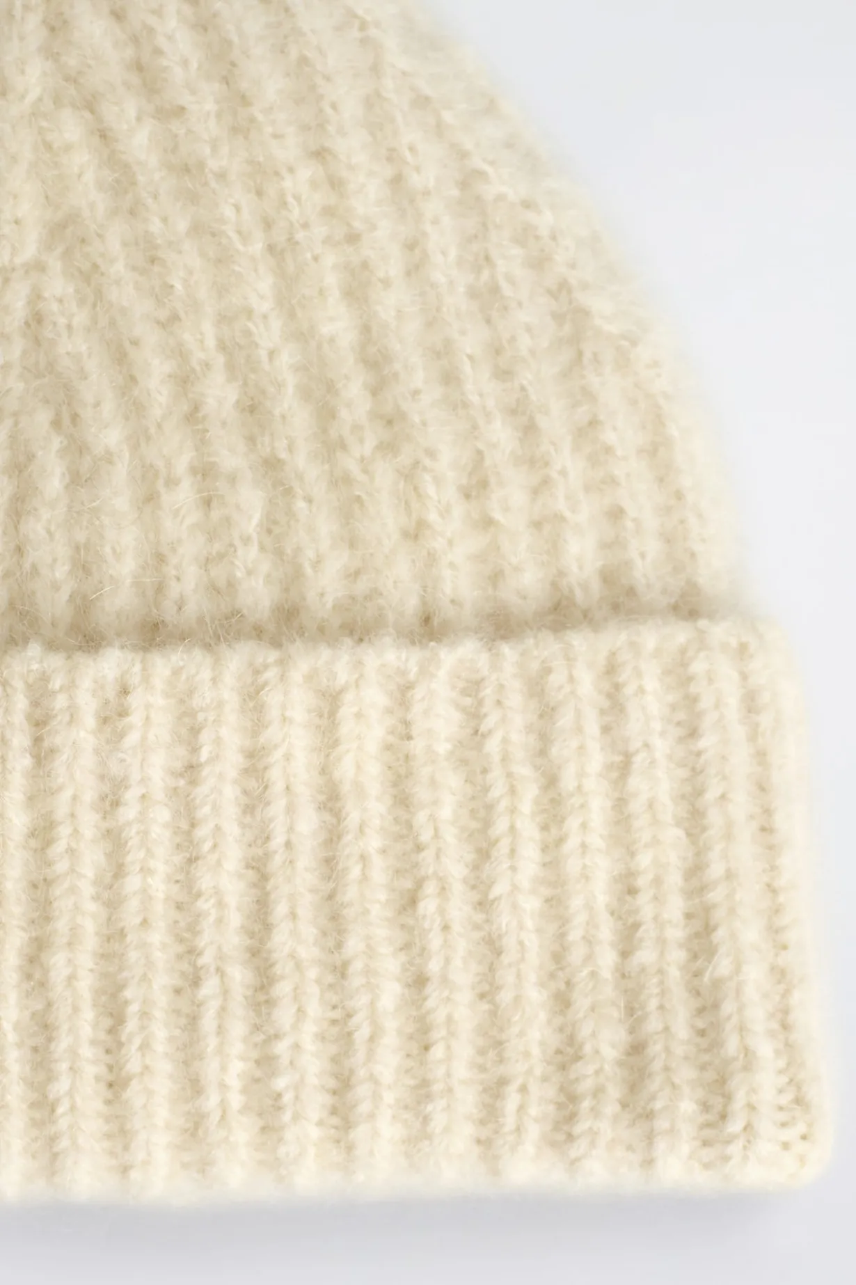 GESTREIFTE BEANIE AUS GEBÜRSTETEM WOLL-MIX
