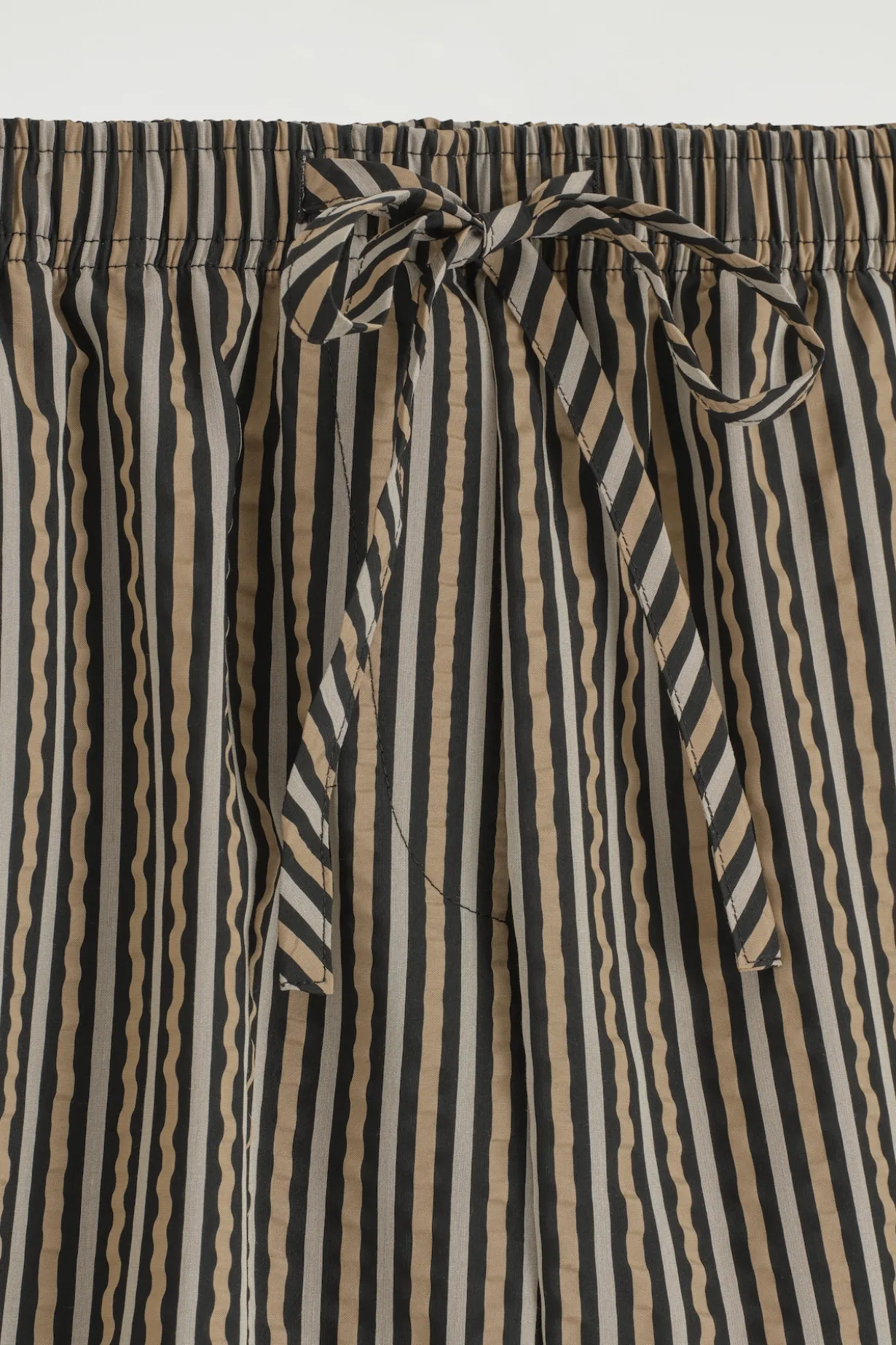 GESTREIFTE SHORTS AUS SEERSUCKER