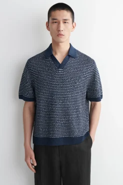 GESTREIFTES POLOSHIRT MIT LOCHSTRICKMUSTER