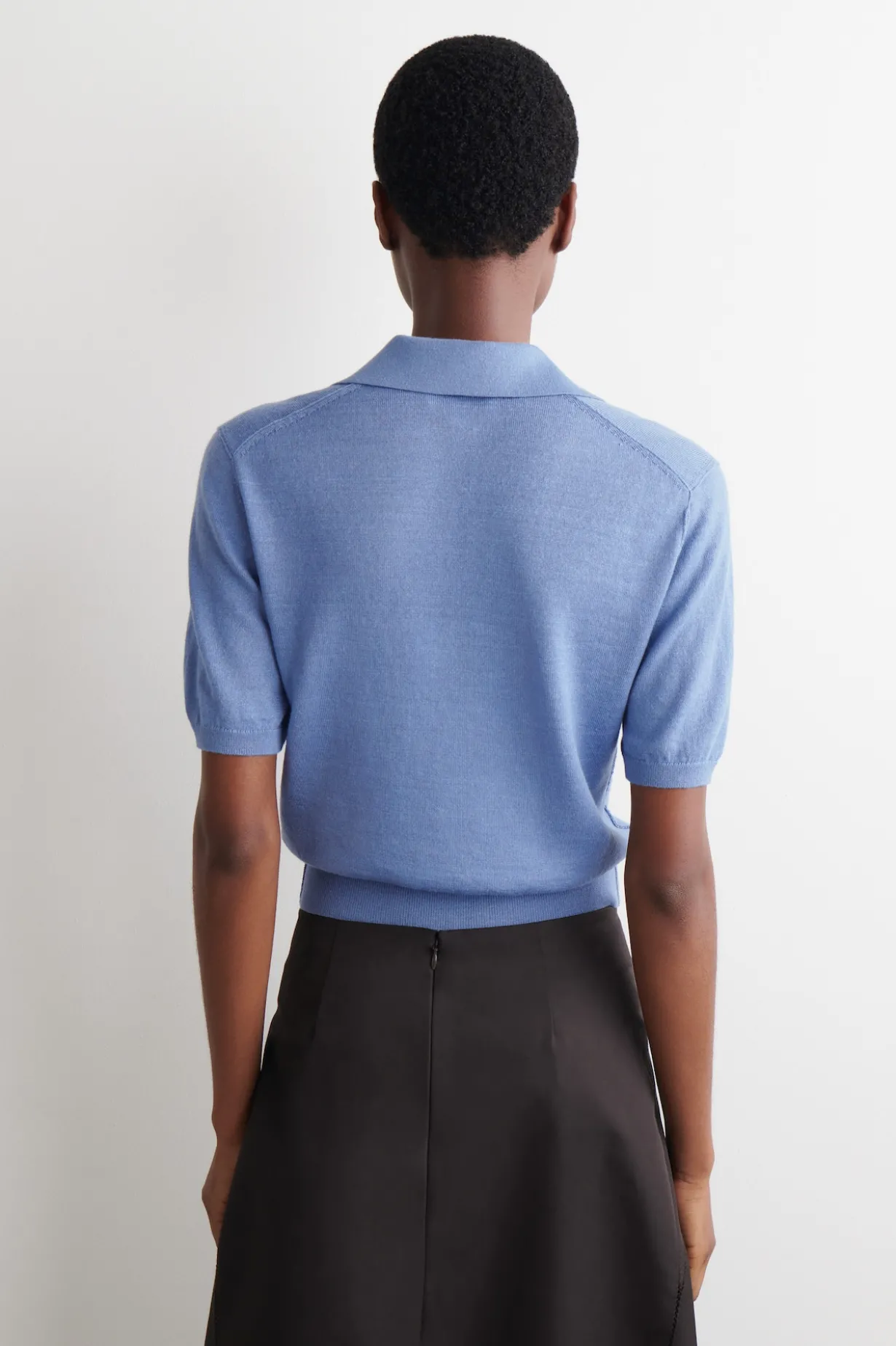 GESTRICKTES POLOSHIRT AUS LEINEN-MERINOWOLL-MIX
