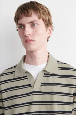 GESTRICKTES POLOSHIRT AUS LEINEN