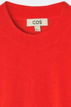 GESTRICKTES T-SHIRT MIT NORMALER PASSFORM