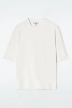GESTRICKTES T-SHIRT MIT NORMALER PASSFORM