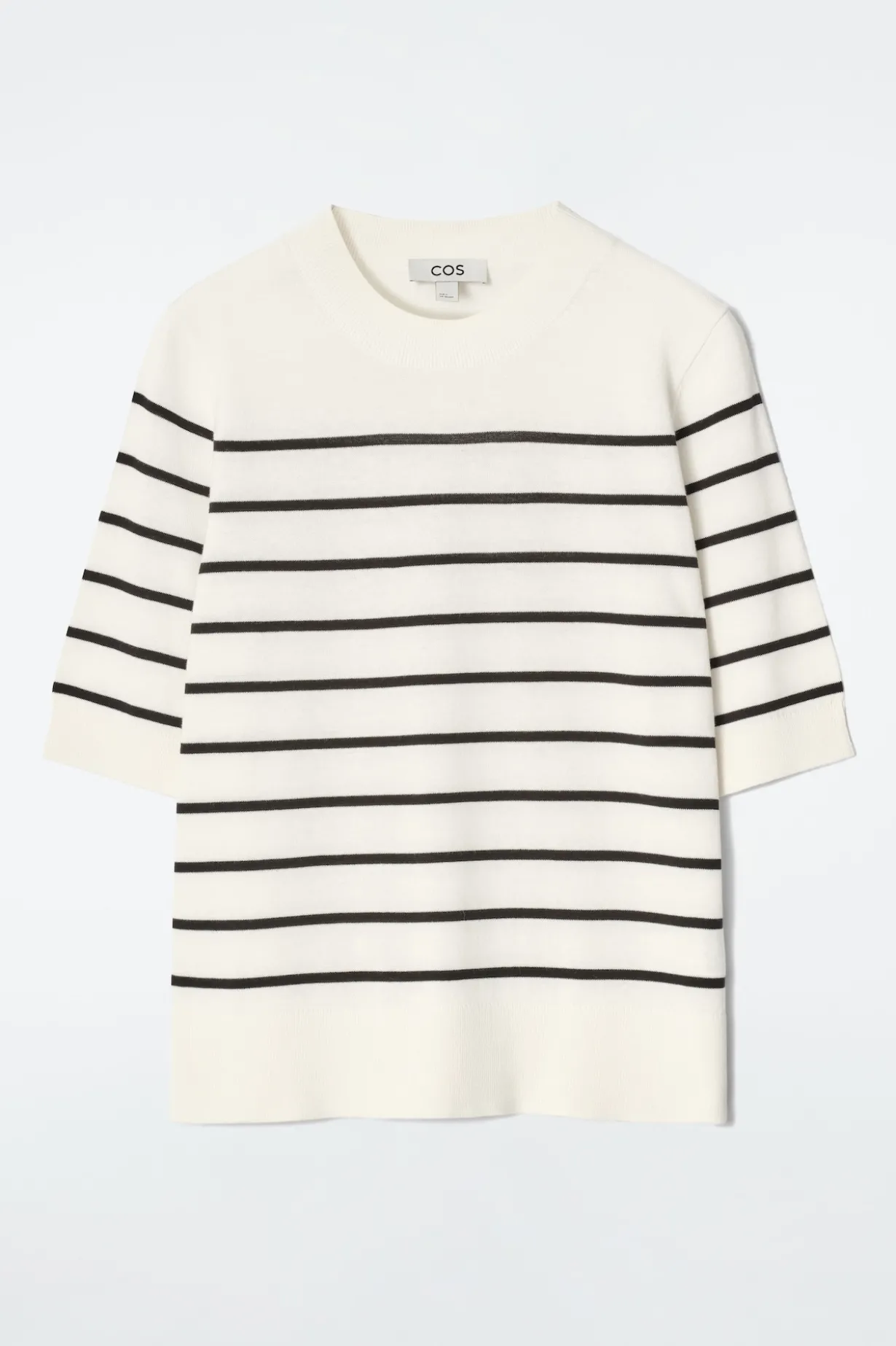 GESTRICKTES T-SHIRT MIT NORMALER PASSFORM