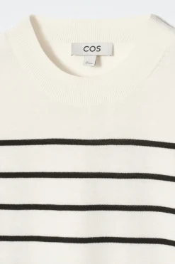 GESTRICKTES T-SHIRT MIT NORMALER PASSFORM