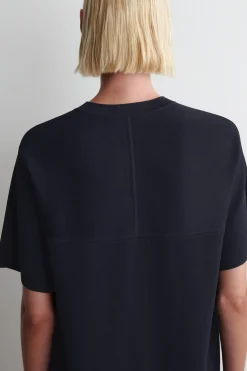 GESTRICKTES T-SHIRT-KLEID