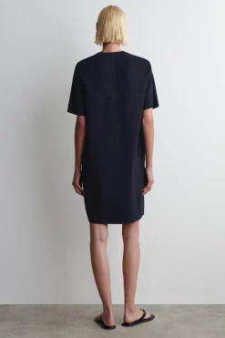 GESTRICKTES T-SHIRT-KLEID
