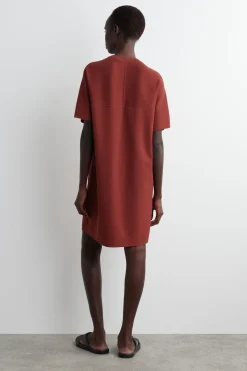 GESTRICKTES T-SHIRT-KLEID