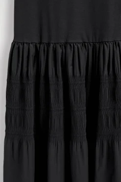 GESTUFTES MIDIKLEID MIT RAFFUNGEN