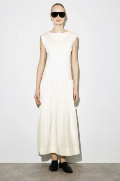 GESTUFTES MIDIKLEID MIT RAFFUNGEN