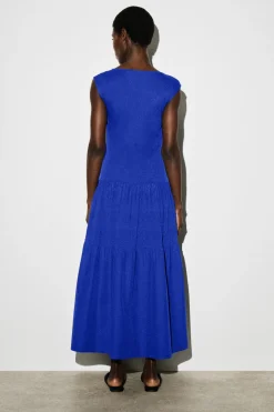 GESTUFTES MIDIKLEID MIT RAFFUNGEN