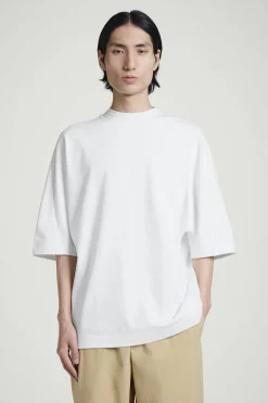 GEWICHTIGES OVERSIZED-T-SHIRT MIT KRAGEN