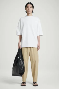 GEWICHTIGES OVERSIZED-T-SHIRT MIT KRAGEN