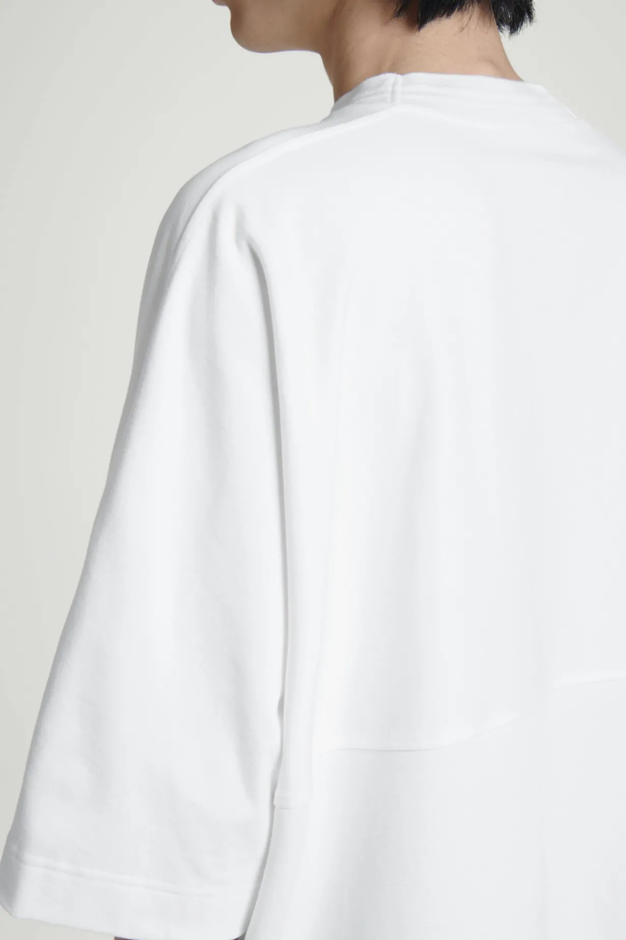GEWICHTIGES OVERSIZED-T-SHIRT MIT KRAGEN