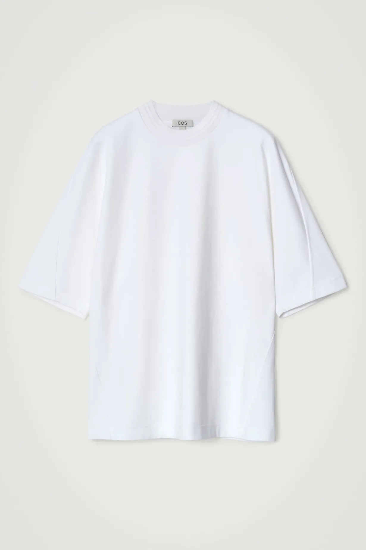 GEWICHTIGES OVERSIZED-T-SHIRT MIT KRAGEN