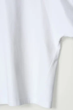 GEWICHTIGES OVERSIZED-T-SHIRT MIT KRAGEN