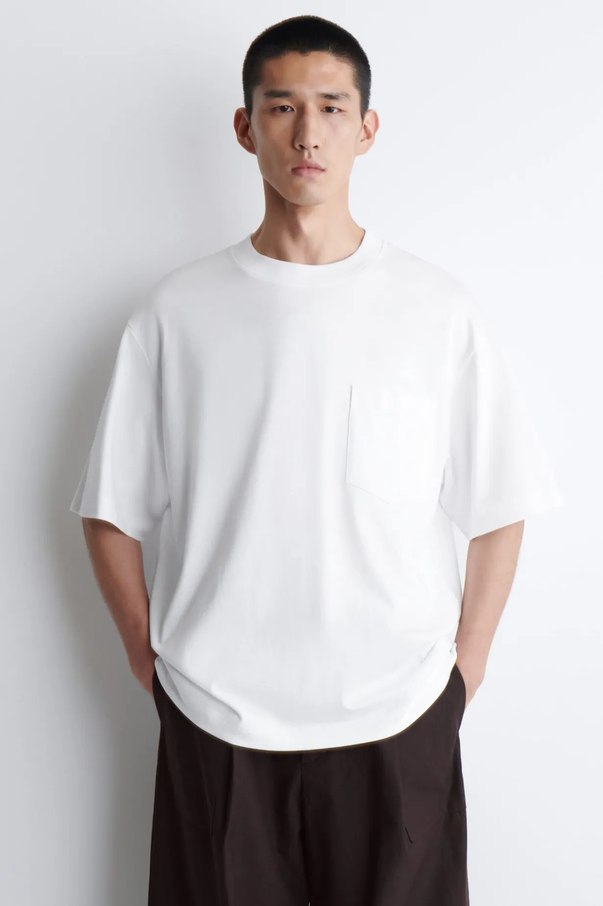 GEWICHTIGES OVERSIZED-T-SHIRT AUS BAUMWOLLE
