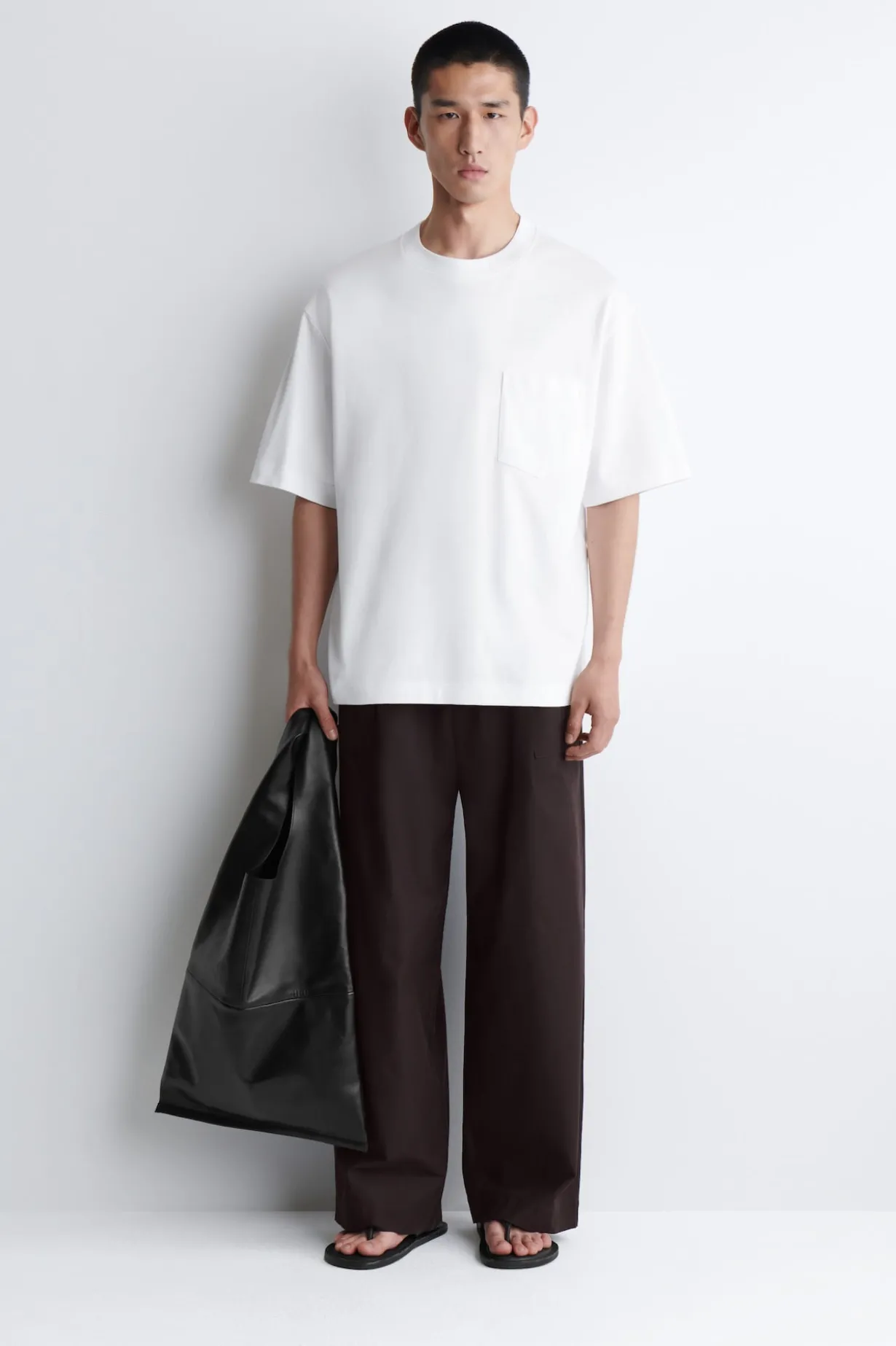 GEWICHTIGES OVERSIZED-T-SHIRT AUS BAUMWOLLE