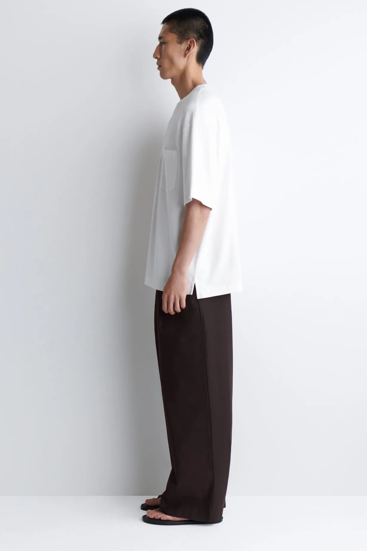 GEWICHTIGES OVERSIZED-T-SHIRT AUS BAUMWOLLE