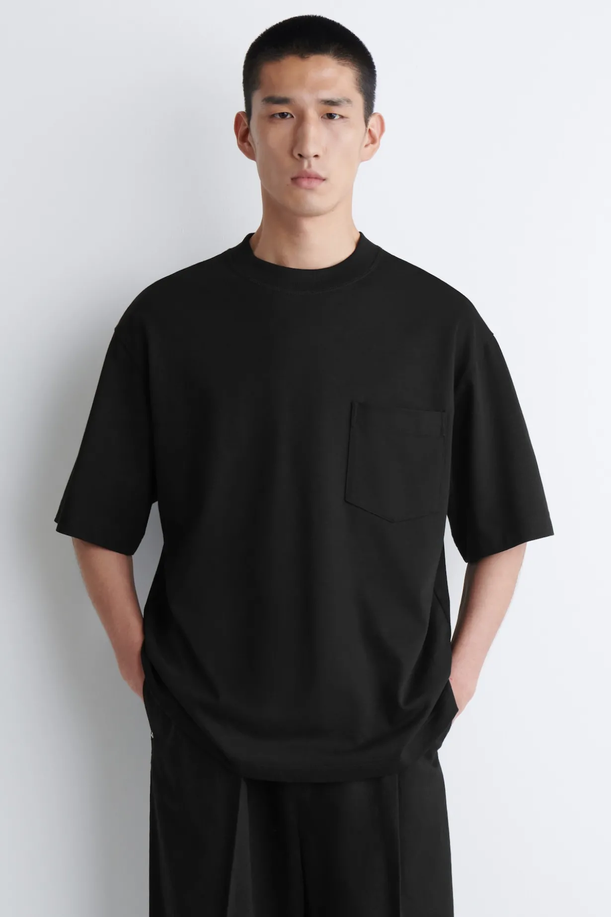 GEWICHTIGES OVERSIZED-T-SHIRT AUS BAUMWOLLE