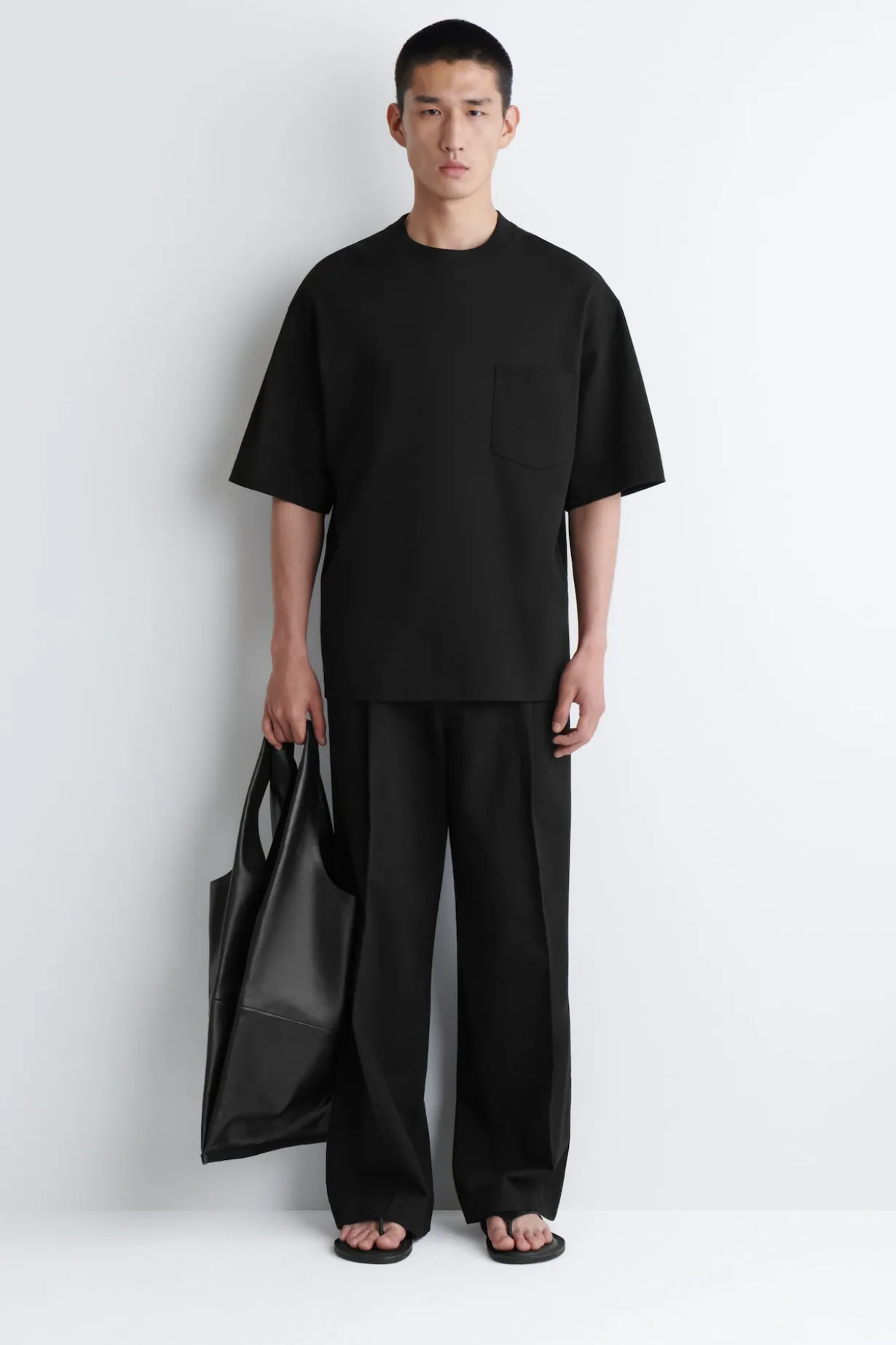 GEWICHTIGES OVERSIZED-T-SHIRT AUS BAUMWOLLE