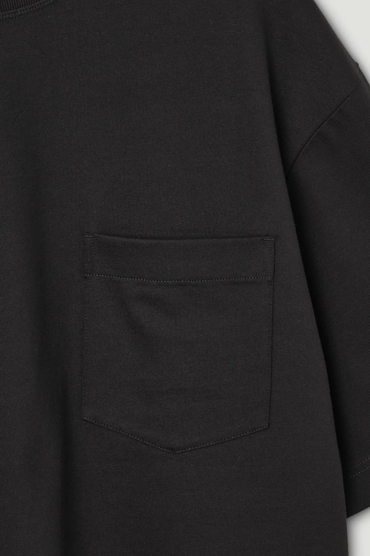 GEWICHTIGES OVERSIZED-T-SHIRT AUS BAUMWOLLE