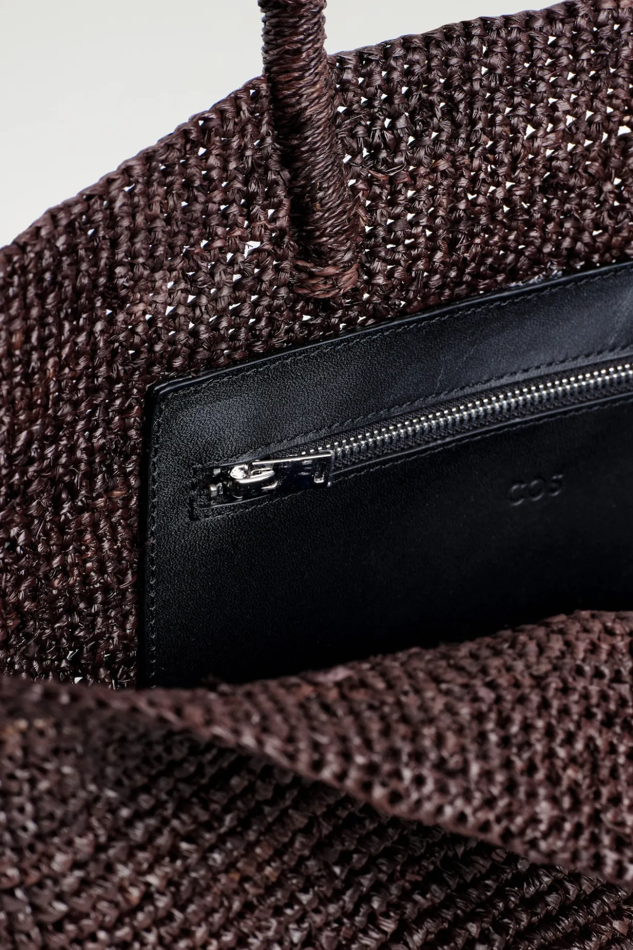 HANDGEWEBTE TASCHE - STROH