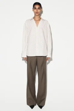 HEMD AUS BAUMWOLL-POPELINE MIT OFFENEM KRAGEN