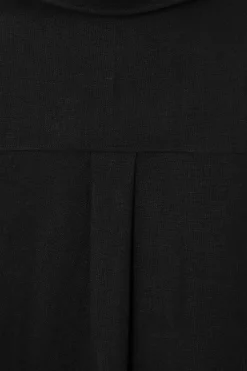 HEMDBLUSENKLEID AUS LEINEN MIT OFFENEM KRAGEN
