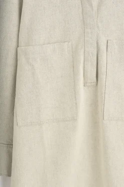 HEMDKLEID AUS DENIM MIT OFFENEM KRAGEN