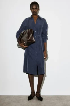 HEMDKLEID AUS SEIDE IN KNITTEROPTIK
