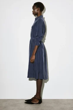 HEMDKLEID AUS SEIDE IN KNITTEROPTIK