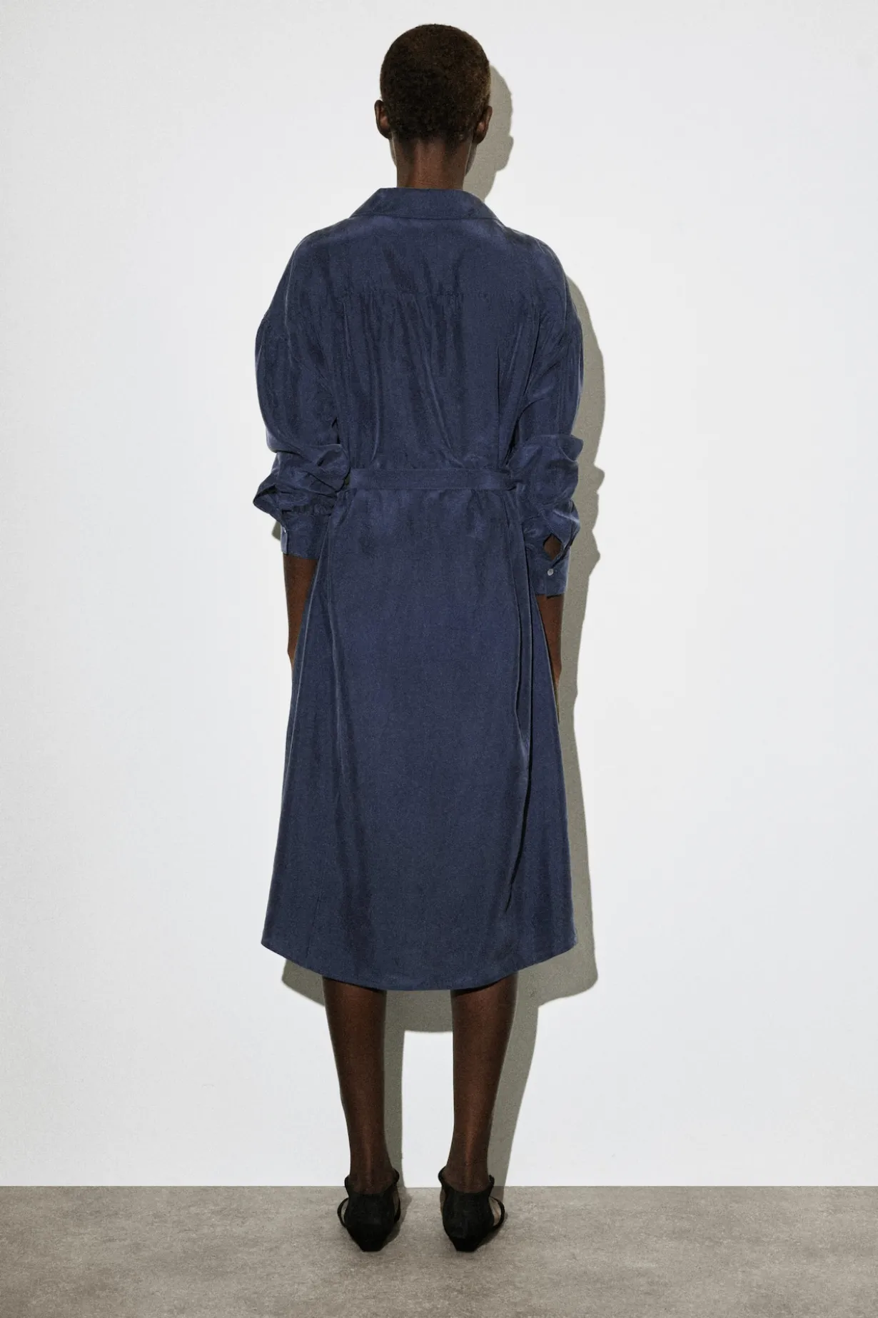 HEMDKLEID AUS SEIDE IN KNITTEROPTIK