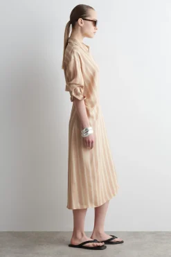 HEMDKLEID IN MIDILÄNGE UND WICKELOPTIK