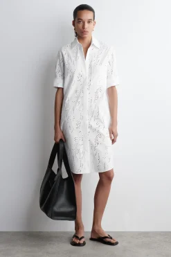 HEMDKLEID MIT LOCHSTICKEREI