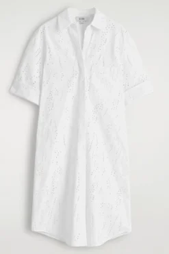 HEMDKLEID MIT LOCHSTICKEREI