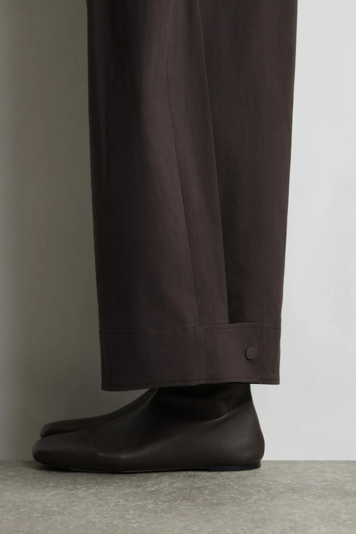 HOSE AUS BAUMWOLLE MIT BARREL-BEIN